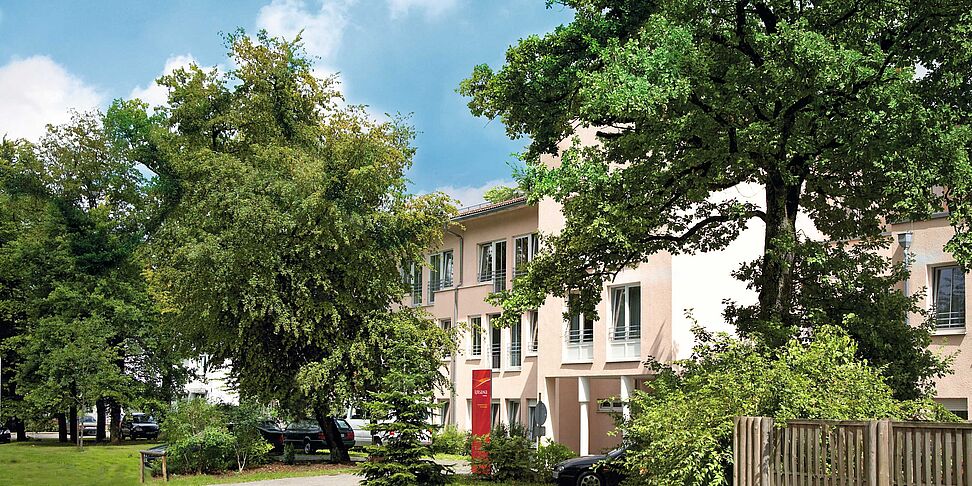 Pullach liegt in Bayern und ist eine Gemeinde und eine Ortschaft im oberbayerischen Landkreis München. Solln, Sendling, Hadern und Laim bieten viele schöne landschaftliche und kulturelle Sehenswürdigkeiten und Aktivitäten.